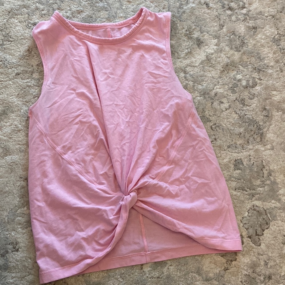 Lululemon pink workout top cropped